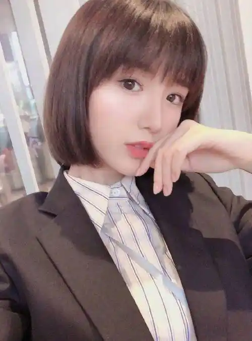 原创毛晓彤晒美照公开新剧造型初恋短发太减龄32岁看着却像22岁