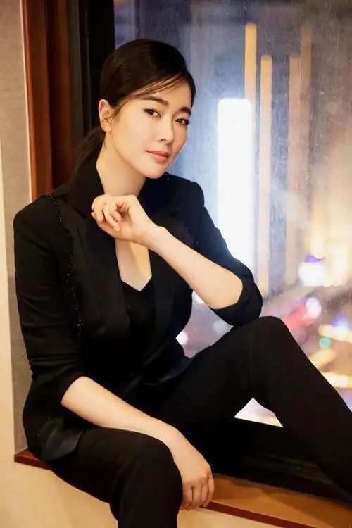 氧气美女左小青,曾和圈内多位男演员传绯闻,后嫁大20岁的富豪