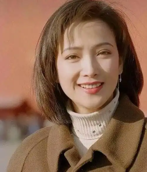 演员何晴,有过一段婚姻,42岁嫁廖京生终获幸福