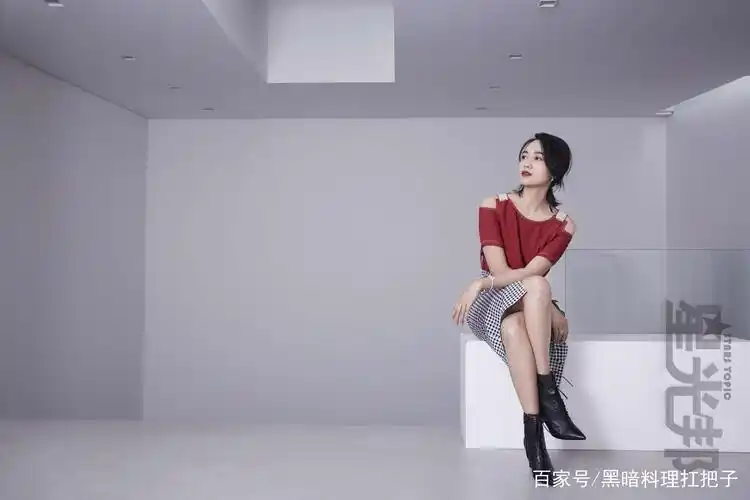 朱丹时尚大片曝光 温柔灵动诠释春日浪漫