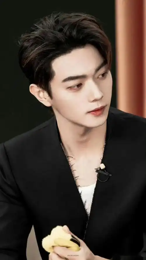 帅气男艺人颜值大比拼,邓为22,肖战,王一博,杨洋竞逐榜首