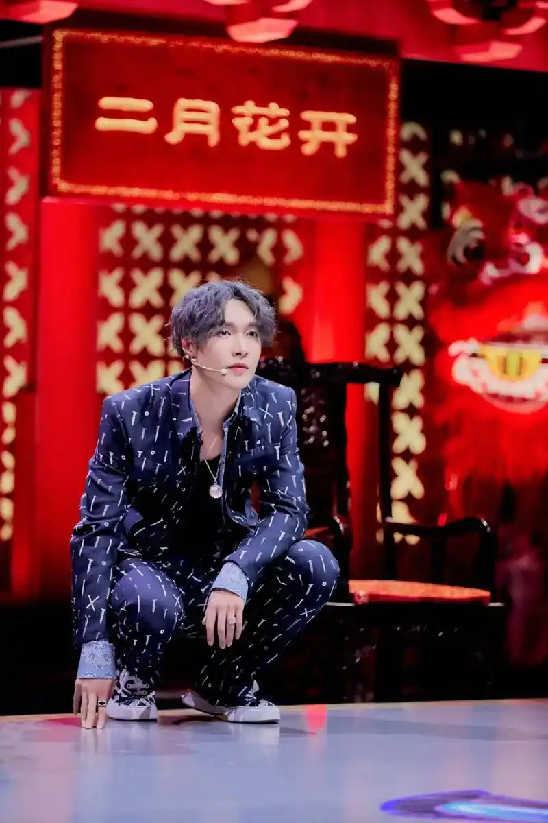 这就是街舞4 #张艺兴中分羊毛卷造型#张艺兴队长羊毛卷造型 - 兑趑