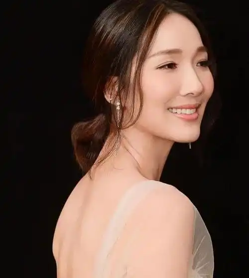 分享图片李亚男惊艳写真