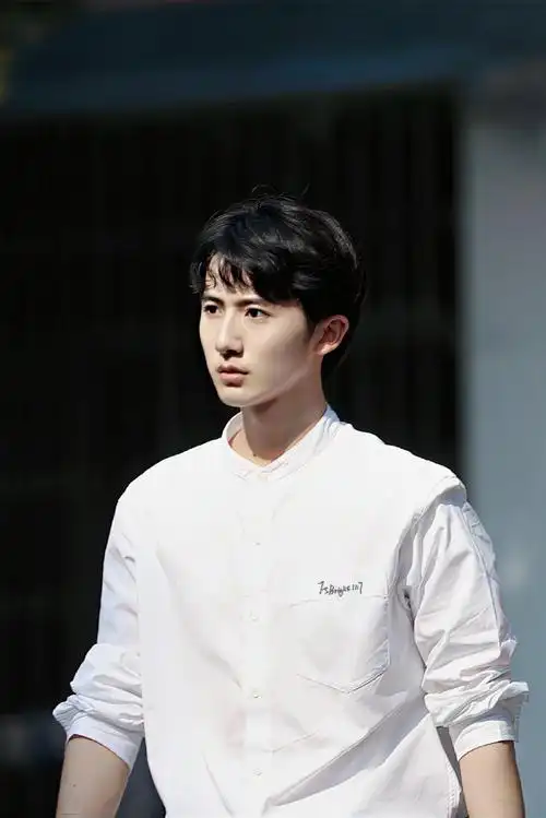 向全世界安利郝富申