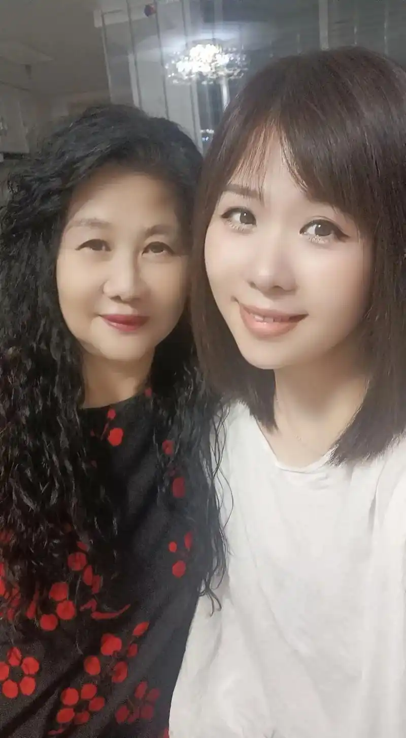 感谢女儿朋友们的心意,希望所有爱我的人和我爱的人都幸福快乐, - 抖