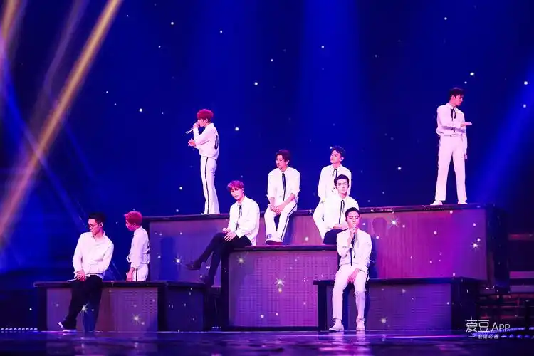 [exo][分享]161128 九位少年构成最美的一幅画 exo三巡台北场梦幻舞台