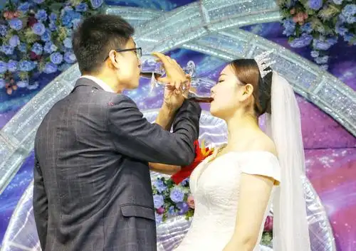 喝了交杯酒,才能是两口