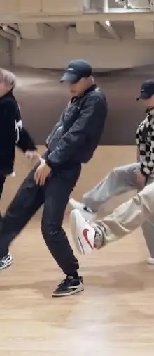 黄旭熙一双鞋穿遍练习室的人kbchallenge也是