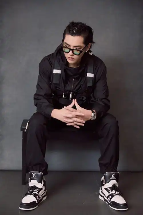 高清广州男明星吴亦凡背头西装帅气写真图片图片