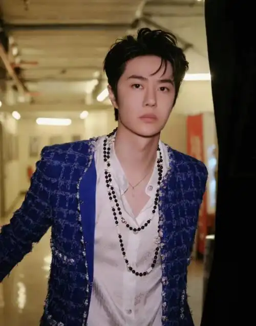 王一博这就是街舞5穿香奈儿的酷盖