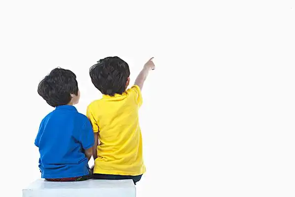 两个男孩图片_全景网