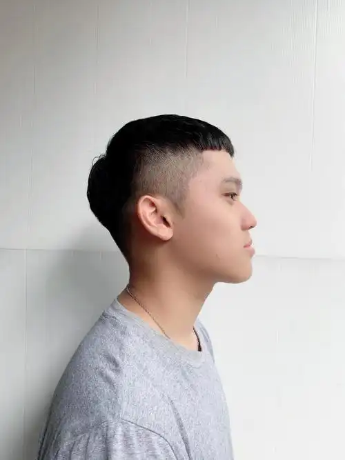2020流行男生栗子头发型 简单帅气超级清爽