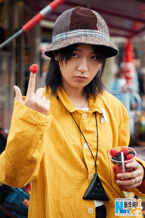 周笔畅全素颜入镜 私房照制作"坏女孩"mv