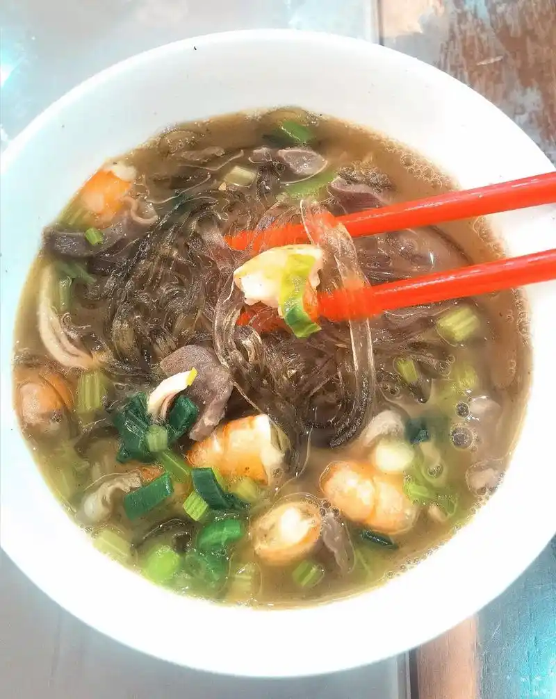 番薯粉丝汤 前段时间去了闺蜜家吃番薯粉丝汤,发觉跟外面的薯粉丝味道