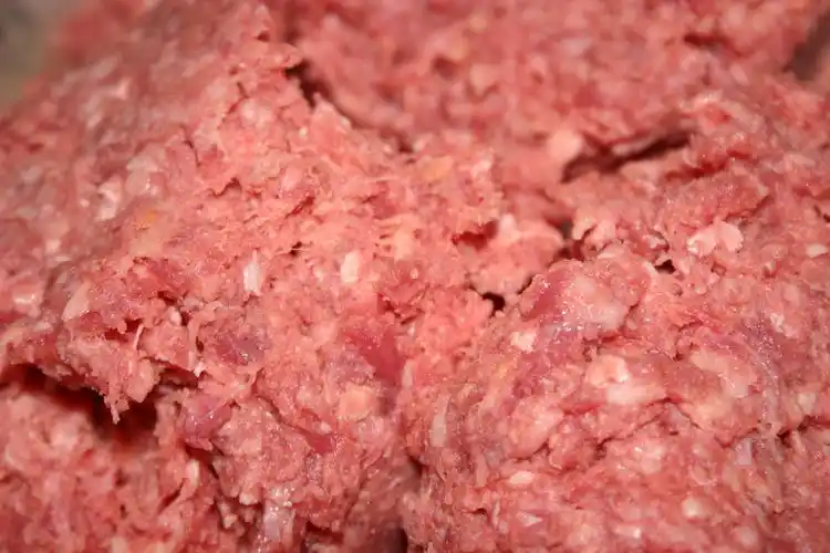 新鲜剁碎的猪肉馅图片第3张