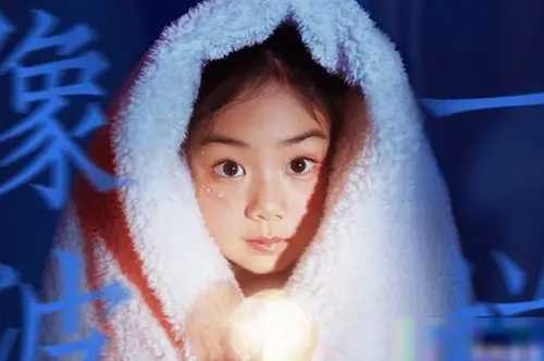 都说女儿的颜值像爸爸看到5岁lucky的近照时我终于信了