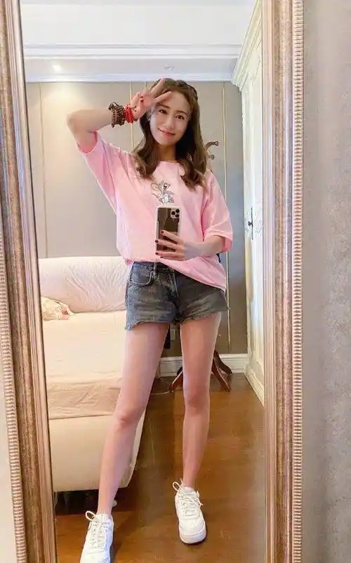 刘芸晒一家三口合影,9岁jagger身高已达爸妈肩膀,英文很溜_郑钧成