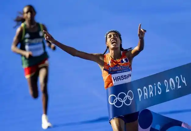 女子马拉松:哈桑最后2公里冲刺狂甩4人夺金|东京奥运会|马拉松比赛