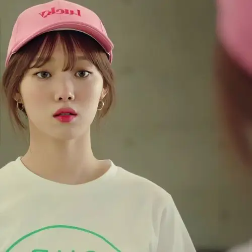 李圣经欧尼 头像