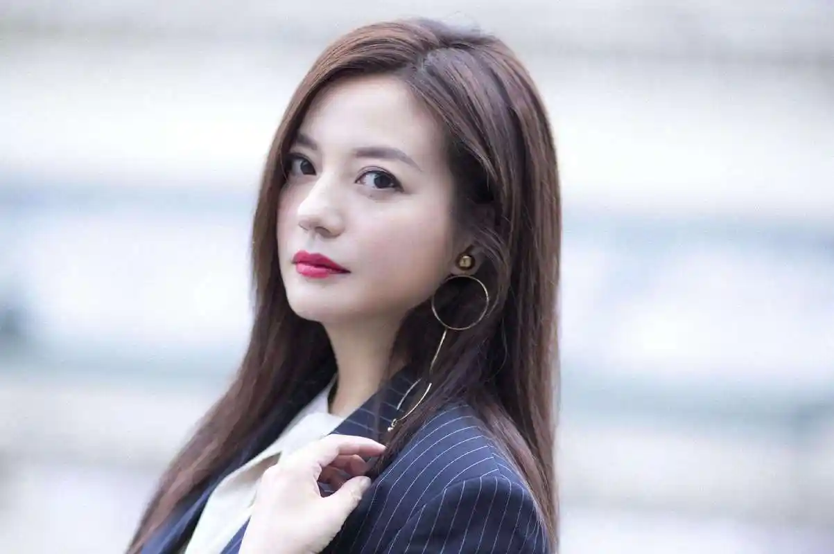 赵薇再成被告67位股民集中起诉诉讼金额达5000多万