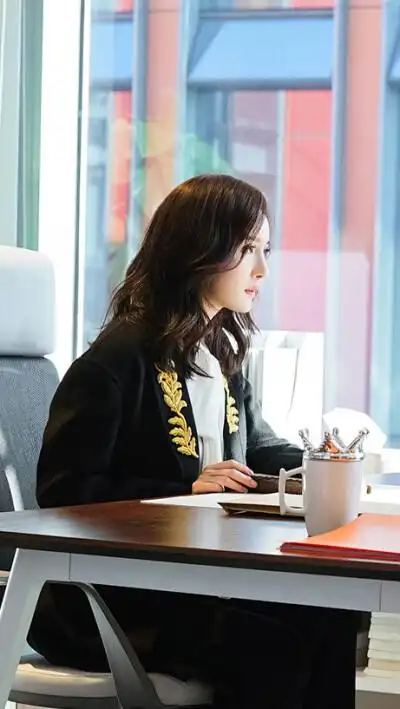 《谈判官》杨幂饰童薇