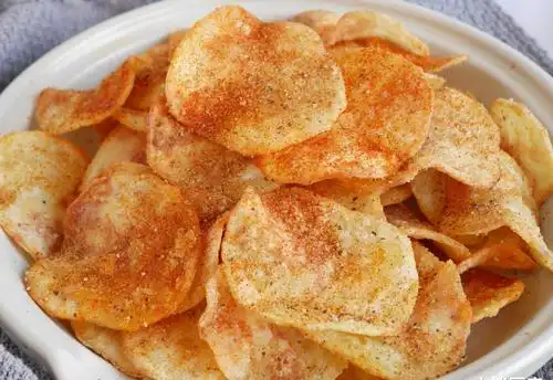 薯片不要直接下锅炸,牢记3个要点,炸出来的薯片又香又脆不回软_土豆
