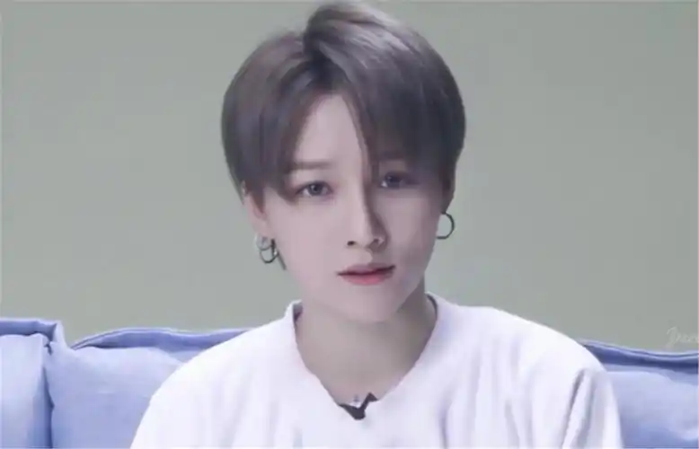 想看刘雨昕长发的样子吗?