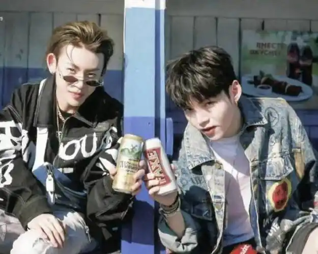 小鬼朱星杰比耶合照