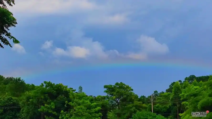 彩虹乌云