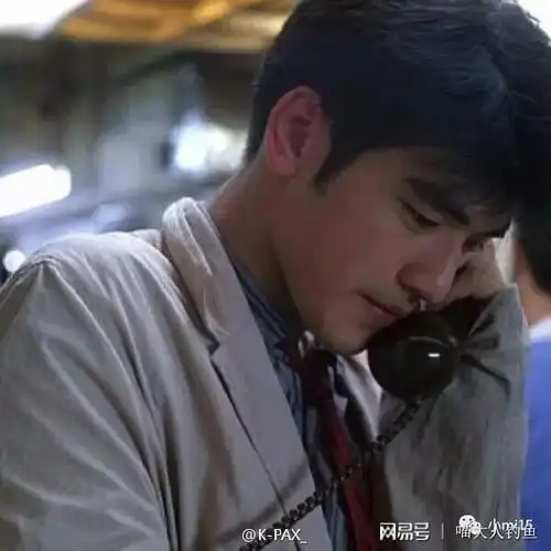 我的反射弧比较长,前两天才看了《喜欢你》,接着又重新看了《重庆森林