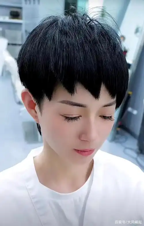 夏季修剪酷帅新款短发