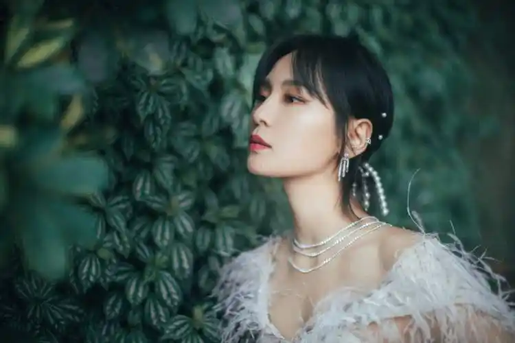 周笔畅金鹰节献唱白羽轻柔梦幻唯美