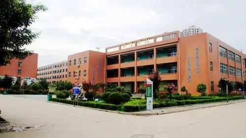 可满足6500名师生就餐的师生食府-校园风光-富平县蓝光中学