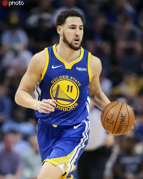 汤神单节10中7砍16分 赛季低开高走末段手感恢复_汤普森