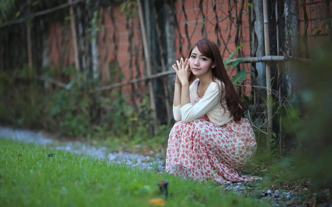 首页 桌面壁纸 美女壁纸 阳光女孩户外摄影写真图片高清电脑壁纸上一