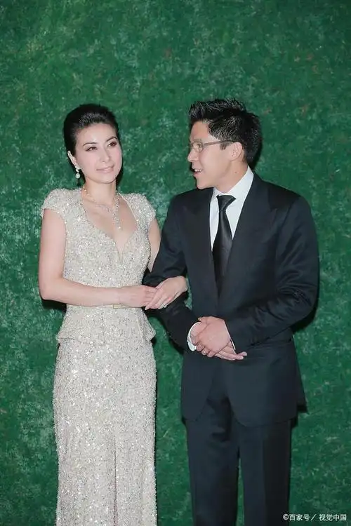 郭晶晶结婚父母坐不上主桌不奇怪,因为来的嘉宾连李嘉诚都坐不上