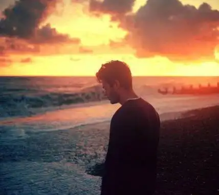 头像男看海背影男男生看海头像高清