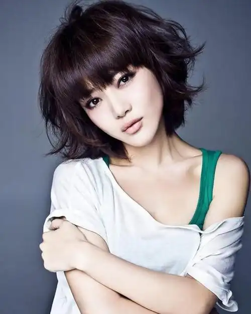 张含韵,1989年4月9日出生于四川省德阳市旌阳区,中国内地女歌手