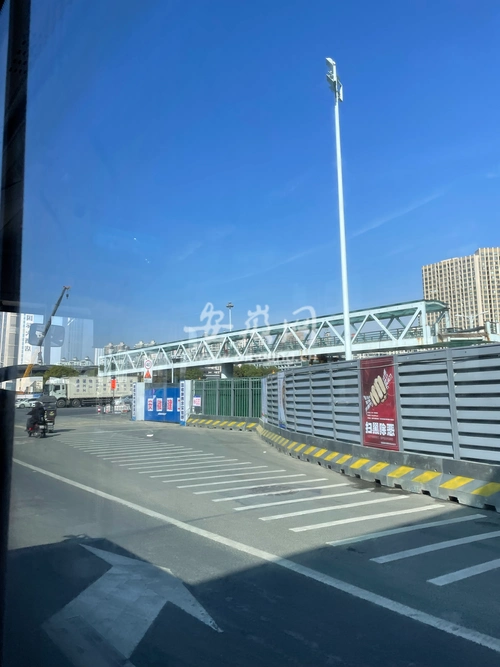 记者探访合肥繁华大道人行天桥 预计本周内可全部拆完