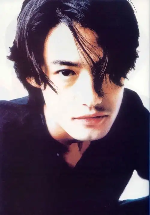 1996年,木村拓哉主演的《悠长假期》创下43.8%日剧收视记录.