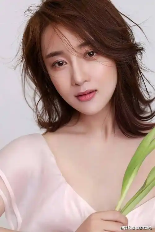 被狗咬毁容后,40岁靠演恶毒女配翻身_李依晓_叶璇_狗狗