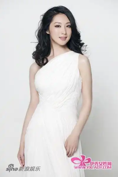 涂黎曼拍纯净写真 "白衣"素雅展女人芳华(图)