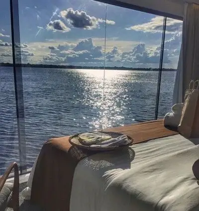 全民k歌 歌曲背景图 @red希希 侵删 来源杂图