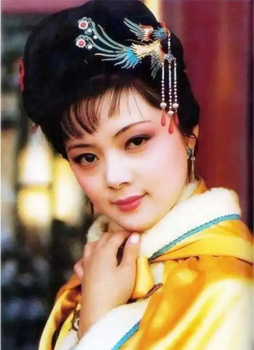 读《红楼梦》:从入不入宫这件事看,薛宝钗对自己定位很清楚?