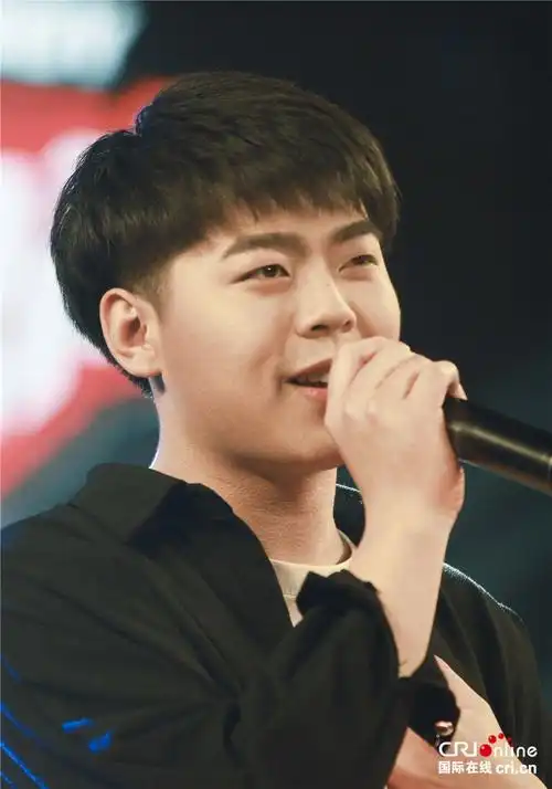 郑州快男神似迪玛希惊艳开口惊呆团长陈欧