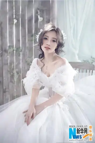 李小璐婚纱大片唯美灵动
