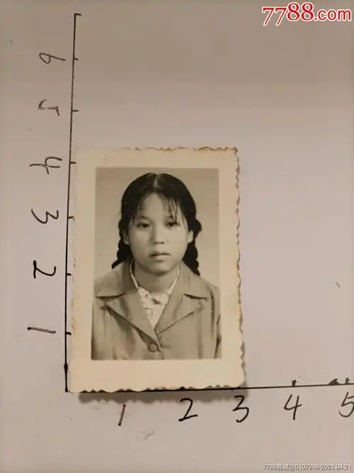 80年代女士证件照