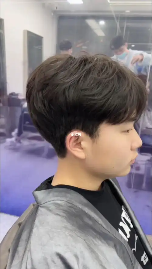 男士碎盖微分蓬松服贴烫发