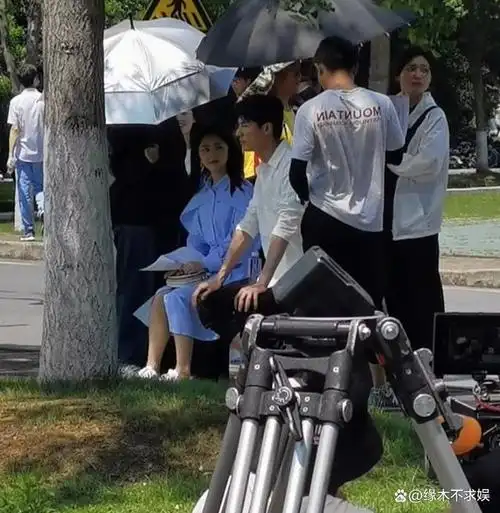 林更新和谭松韵新剧定档两人片场生图流出24cm身高差引关注