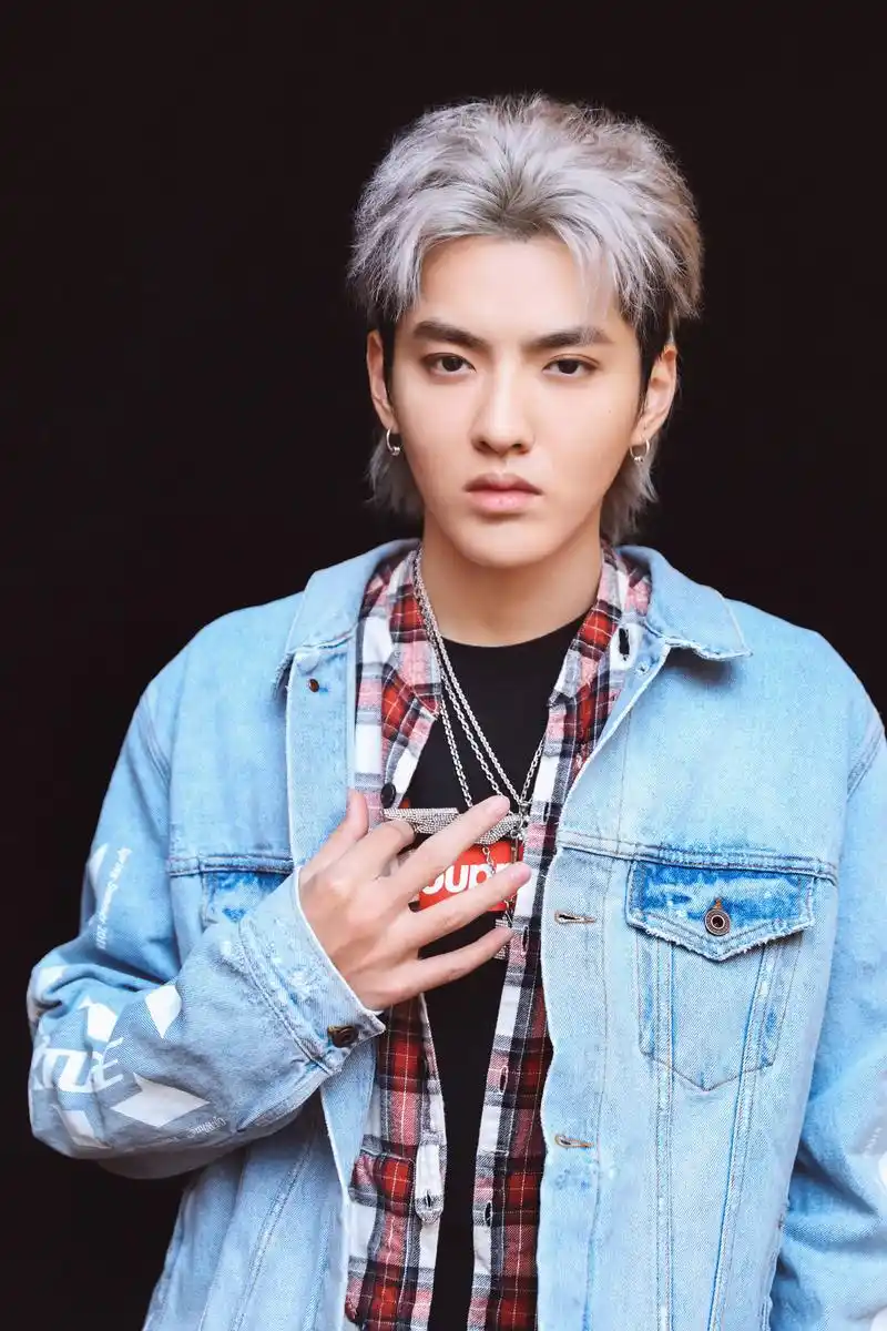 吴亦凡这次是正脸高清大图哦中国有嘻哈巡演长沙站,吴亦凡压轴登场,三